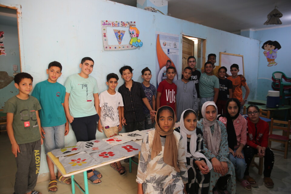 Thumbnail for تنظم فرقة "الأخبار السارة" عرضاً مسرحياً في الشارع كجزء من فعاليات أسبوع المواطنة في قرية برشا بمحافظة المنيا.